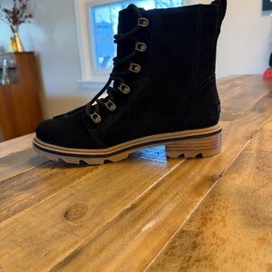 Brand new: Sorel Black Lace Up Lennox Boots